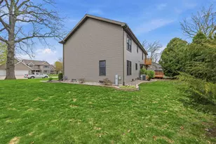 1630 Maricopa Dr, Oshkosh, WI 54904 - Photo 8