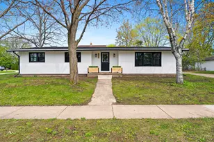 2120 Crane St, Oshkosh, WI 54901 - Photo 2