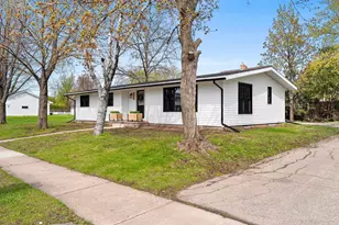 2120 Crane St, Oshkosh, WI 54901 - Photo 4