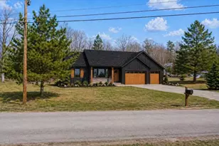 2525 Breezewood Ln, Neenah, WI 54956 - Photo 12