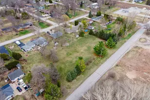 2525 Breezewood Ln, Neenah, WI 54956 - Photo 2