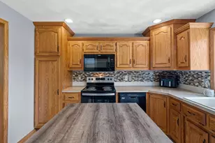 1825 E Marquette St, Appleton, WI 54911 - Photo 10