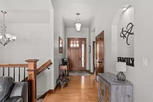 1355 Prairie Lake Cir, Neenah, WI 54956 - Photo 4