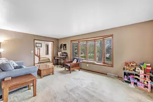 305 Windward Rd, Green Bay, WI 54302 - Photo 4