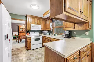 305 Windward Rd, Green Bay, WI 54302 - Photo 8