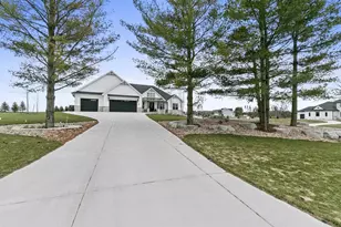 699 Blackberry Ct, Oneida, WI 54155 - Photo 64