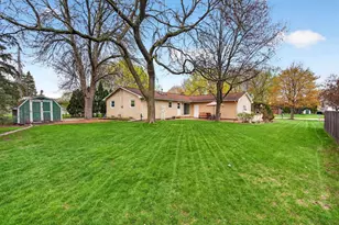 1296 Lakeview Ln, Menasha, WI 54952 - Photo 4