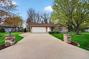 1296 Lakeview Ln, Menasha, WI 54952 - Photo 6