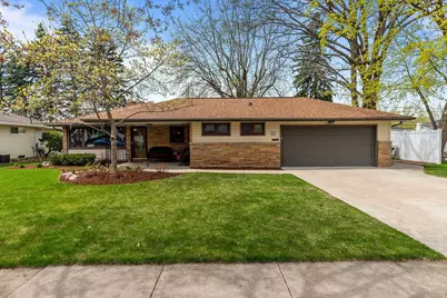 1611 Nicholas Street, Appleton, WI 54914 - Photo 2