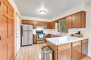 324 Kenney St, Green Bay, WI 54301 - Photo 6