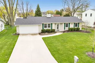 324 Kenney St, Green Bay, WI 54301 - Photo 2