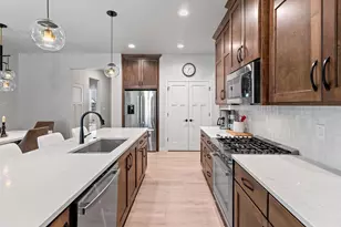 2832 Elm Tree Hl, Green Bay, WI 54313 - Photo 12