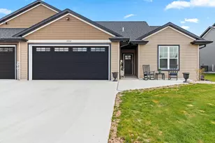 2832 Elm Tree Hl, Green Bay, WI 54313 - Photo 2