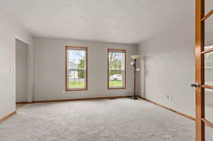 3663 Hickory Ridge Rd, Oshkosh, WI 54904 - Photo 12