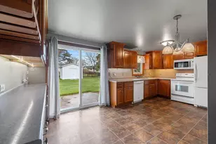 1281 Alice Dr, Green Bay, WI 54304 - Photo 10