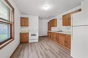 318 Sterling Ave, Oshkosh, WI 54901 - Photo 2