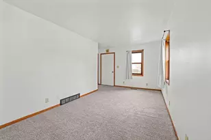 318 Sterling Ave, Oshkosh, WI 54901 - Photo 6