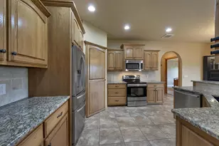 3663 Half Crown, De Pere, WI 54115 - Photo 4