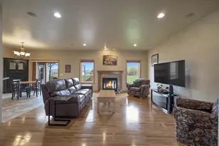 3663 Half Crown, De Pere, WI 54115 - Photo 2