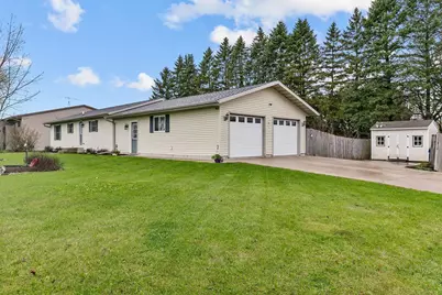21 Primrose Circle, Clintonville, WI 54929 - Photo 2