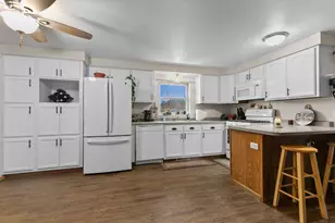 21 Primrose Cir, Clintonville, WI 54929 - Photo 8