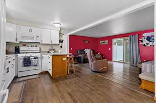 21 Primrose Cir, Clintonville, WI 54929 - Photo 6