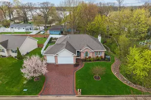 1618 Northridge Ct, Menasha, WI 54952 - Photo 2