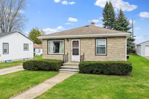 815 Irvington St, Green Bay, WI 54304 - Photo 2