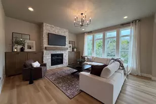 2528 N Stellita Cir, De Pere, WI 54114 - Photo 2