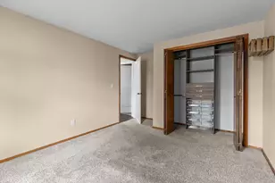 2206 Meadowbrook Ct, Oshkosh, WI 54904 - Photo 24