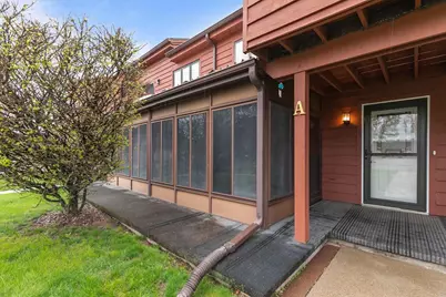 2206 Meadowbrook Court #A, Oshkosh, WI 54904 - Photo 2