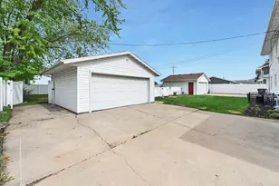 2110 Elm View Dr, Green Bay, WI 54304 - Photo 14