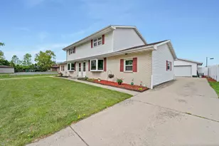 2110 Elm View Dr, Green Bay, WI 54304 - Photo 4
