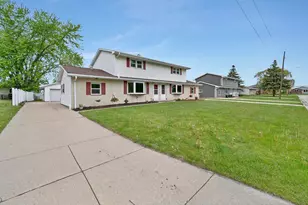 2110 Elm View Dr, Green Bay, WI 54304 - Photo 12