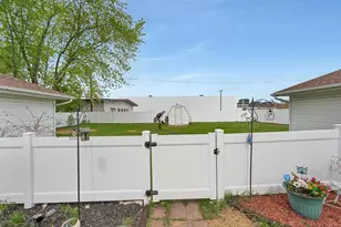 2110 Elm View Dr, Green Bay, WI 54304 - Photo 16