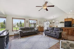 922 Denise Ct, Kaukauna, WI 54130 - Photo 4