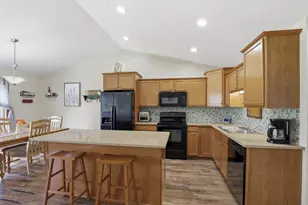 922 Denise Ct, Kaukauna, WI 54130 - Photo 8