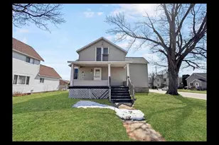 1417 11th Ave, Menominee, MI 49858 - Photo 1