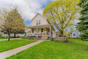 332 Rosalia St, Oshkosh, WI 54901 - Photo 2