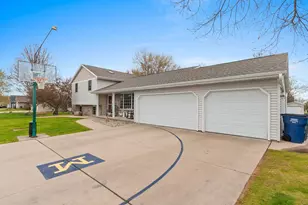 N1224 Bobwhite Dr, Greenville, WI 54942 - Photo 4