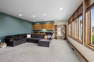 230 Oakbrook Dr, Pulaski, WI 54162 - Photo 10