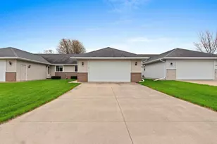 5433 Brookview Dr, Appleton, WI 54913 - Photo 2