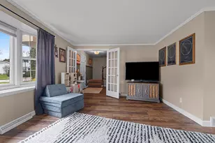 525 E Briar Ln, Green Bay, WI 54301 - Photo 6