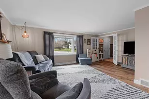 525 E Briar Ln, Green Bay, WI 54301 - Photo 2