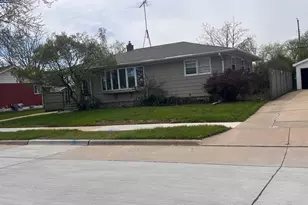 219 N Lark St, Oshkosh, WI 54902 - Photo 2