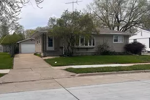 219 Lark St, Oshkosh, WI 54902 - Photo 1