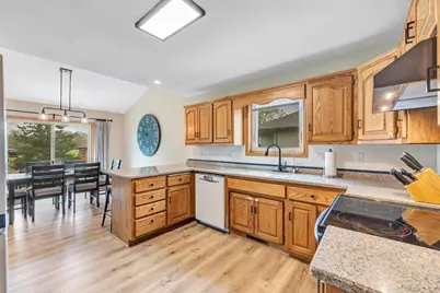 240 Alison Court, Wrightstown, WI 54180 - Photo 10