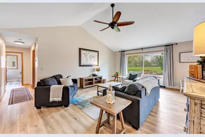 240 Alison Court, Wrightstown, WI 54180 - Photo 4