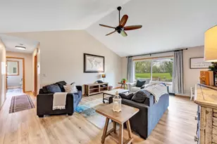 240 Alison Ct, Wrightstown, WI 54180 - Photo 4