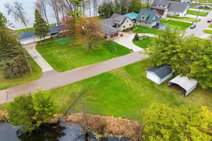 W8314 Rustic Dr, Clintonville, WI 54929 - Photo 16
